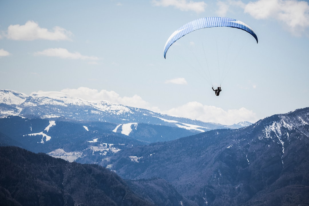 Photo parachutist